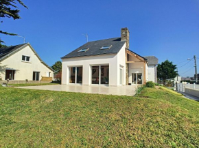 Villa à 100m de la Plage avec Jardin, Terrasse, et Proche Commerces - FR-1-361-95